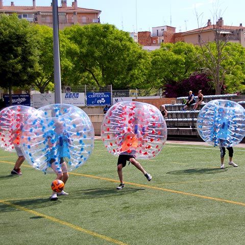 El divertido entrenamiento del Barcelona con pelotas gigantes